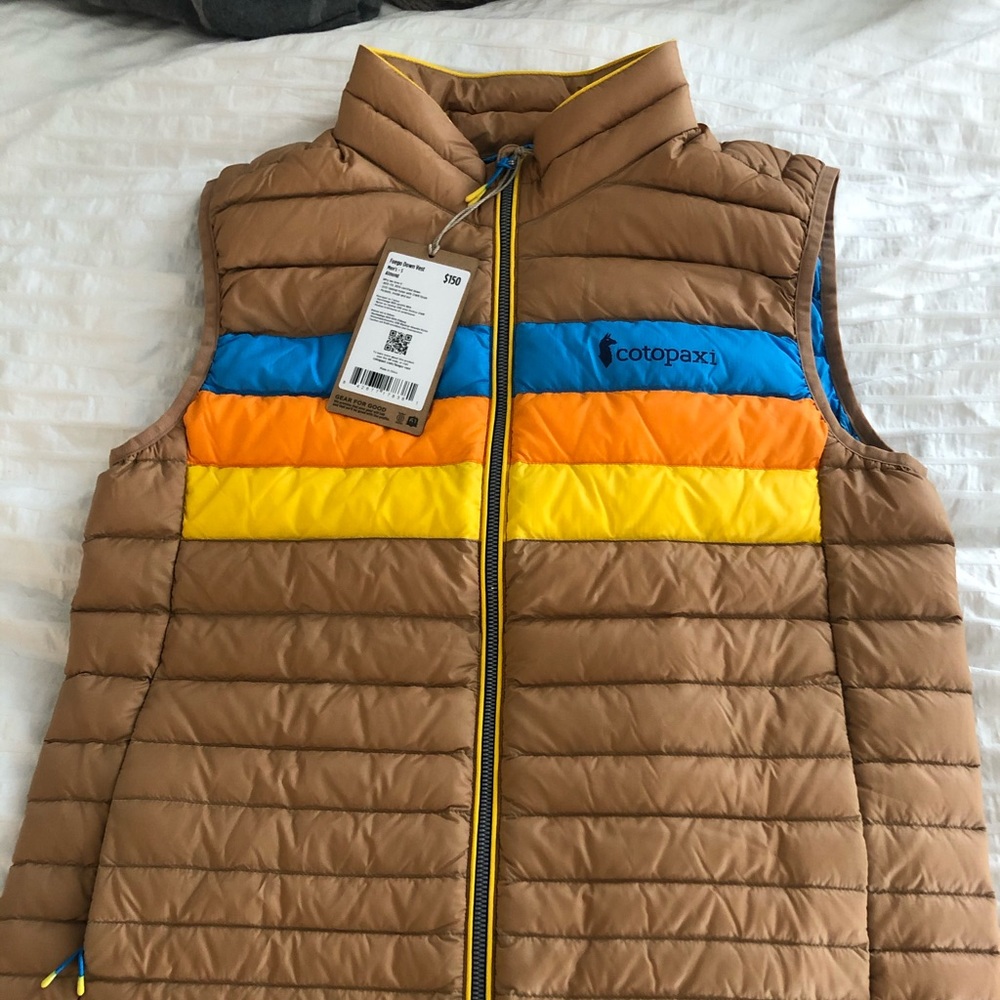 Brand new Men’s Cotopaxi Fuego down vest in Almond